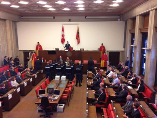 La prestation de serment dans la salle du Grand Conseil (au centre François Longchamp)