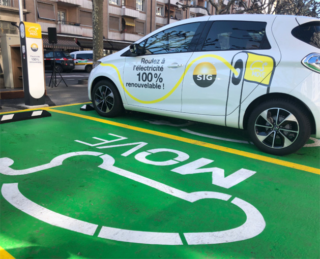 Genève inaugure sa première borne de recharge sur la voie publique Genève inaugure sa première borne de recharge sur la voie publique