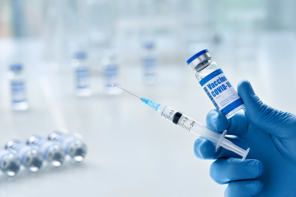 Point de presse sanitaire: l’épidémie recule et la vaccination progresse