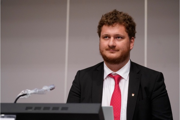 Diego Esteban, un jeune président du Grand Conseil féru de musique, de jeux vidéo et de sport Diego Esteban, un jeune président du Grand Conseil féru de musique, de jeux vidéo et de sport