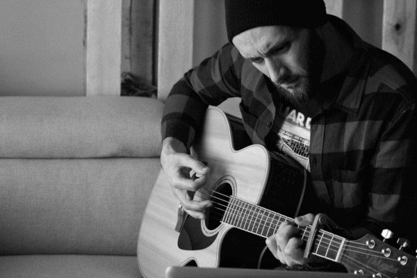 Florent Curatola: “ Mes projets alimentent mon besoin permanent de créer et de m’exprimer” Florent Curatola: “ Mes projets alimentent mon besoin permanent de créer et de m’exprimer”