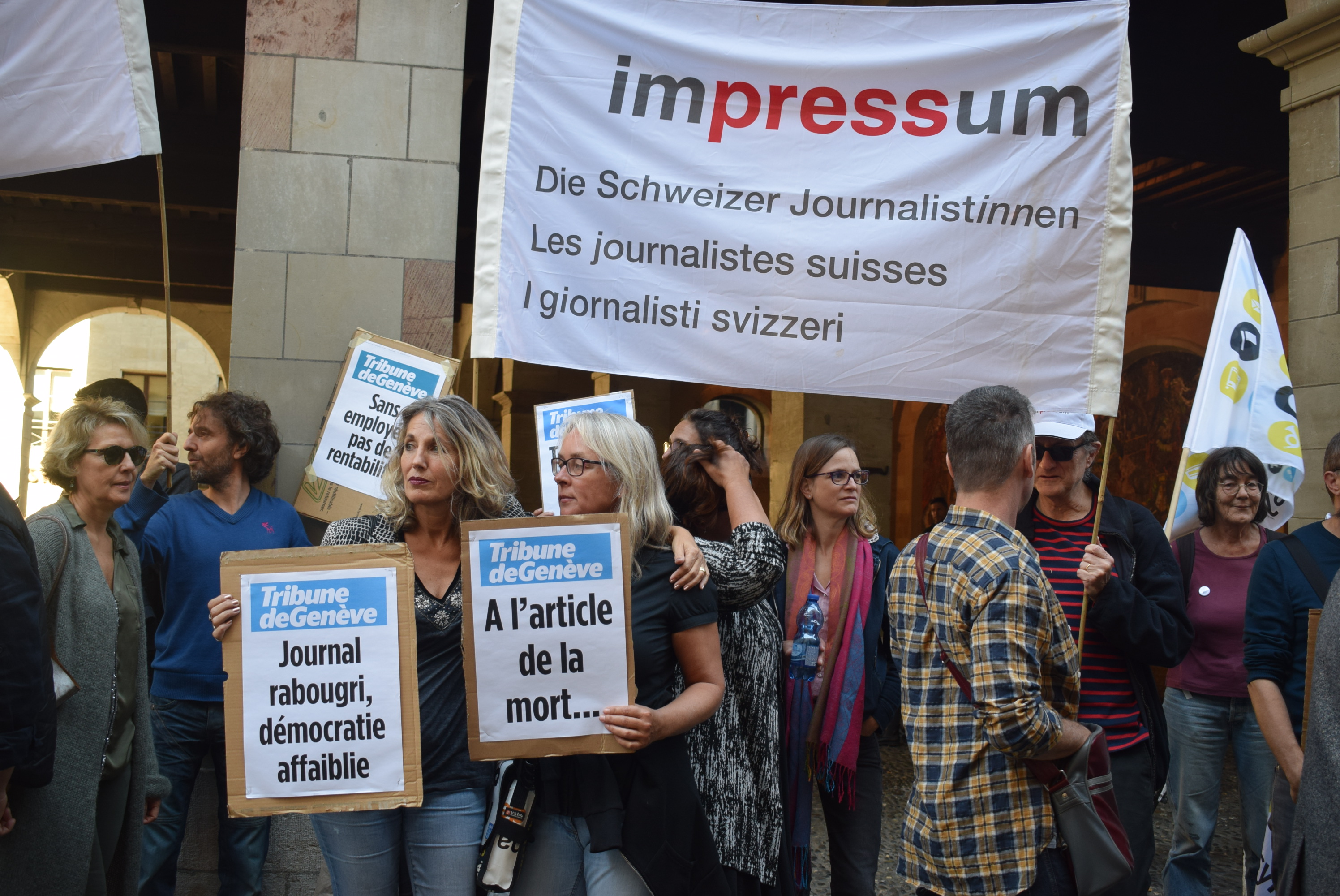 Une quarantaine de manifestants pour soutenir «une presse locale forte et indépendante» Une quarantaine de manifestants pour soutenir «une presse locale forte et indépendante»