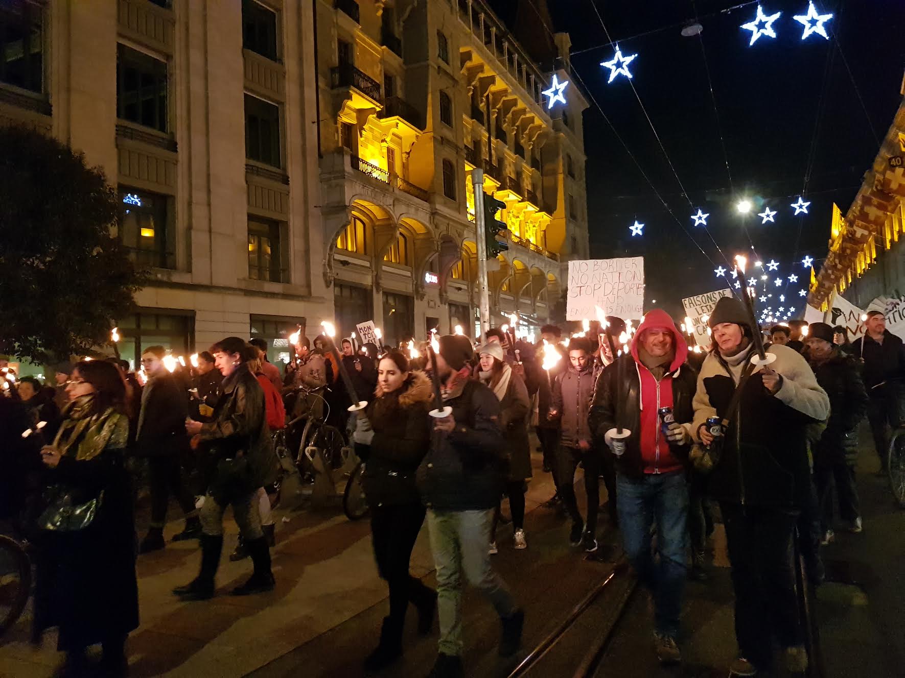 Des Genevois marchent pour défendre le droit d’asile