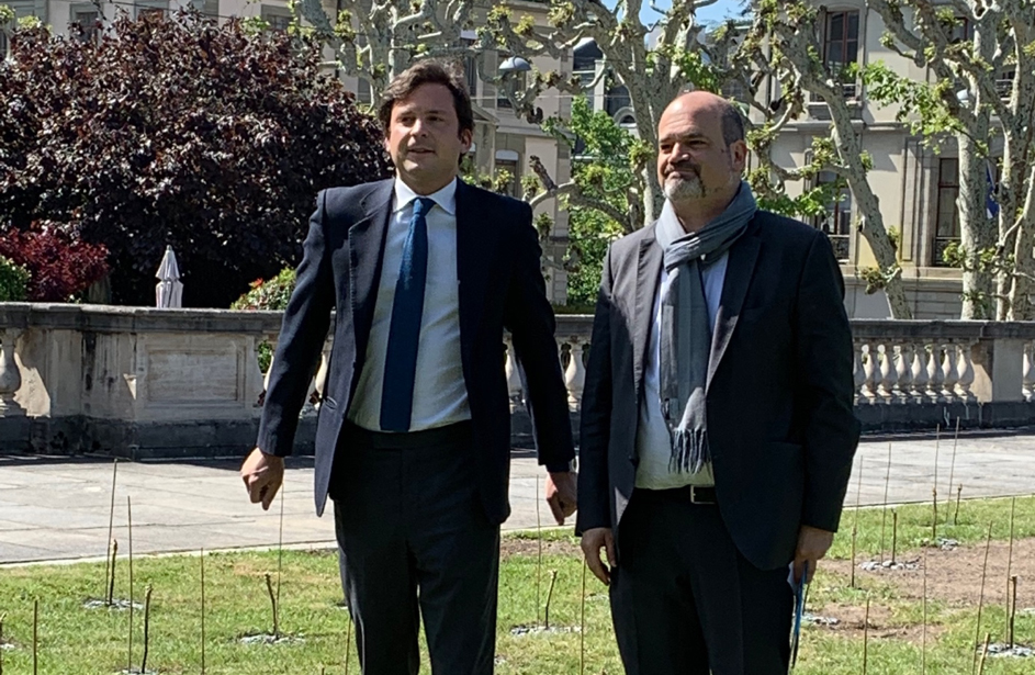 A gauche le conseiller administratif Guillaume Barazzone, à droite, Samy Kanaan, maire de Genève.