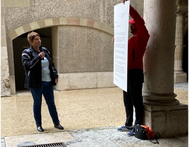 Les vendeurs et vendeuses manifestent contre l’élargissement des horaires de fermeture