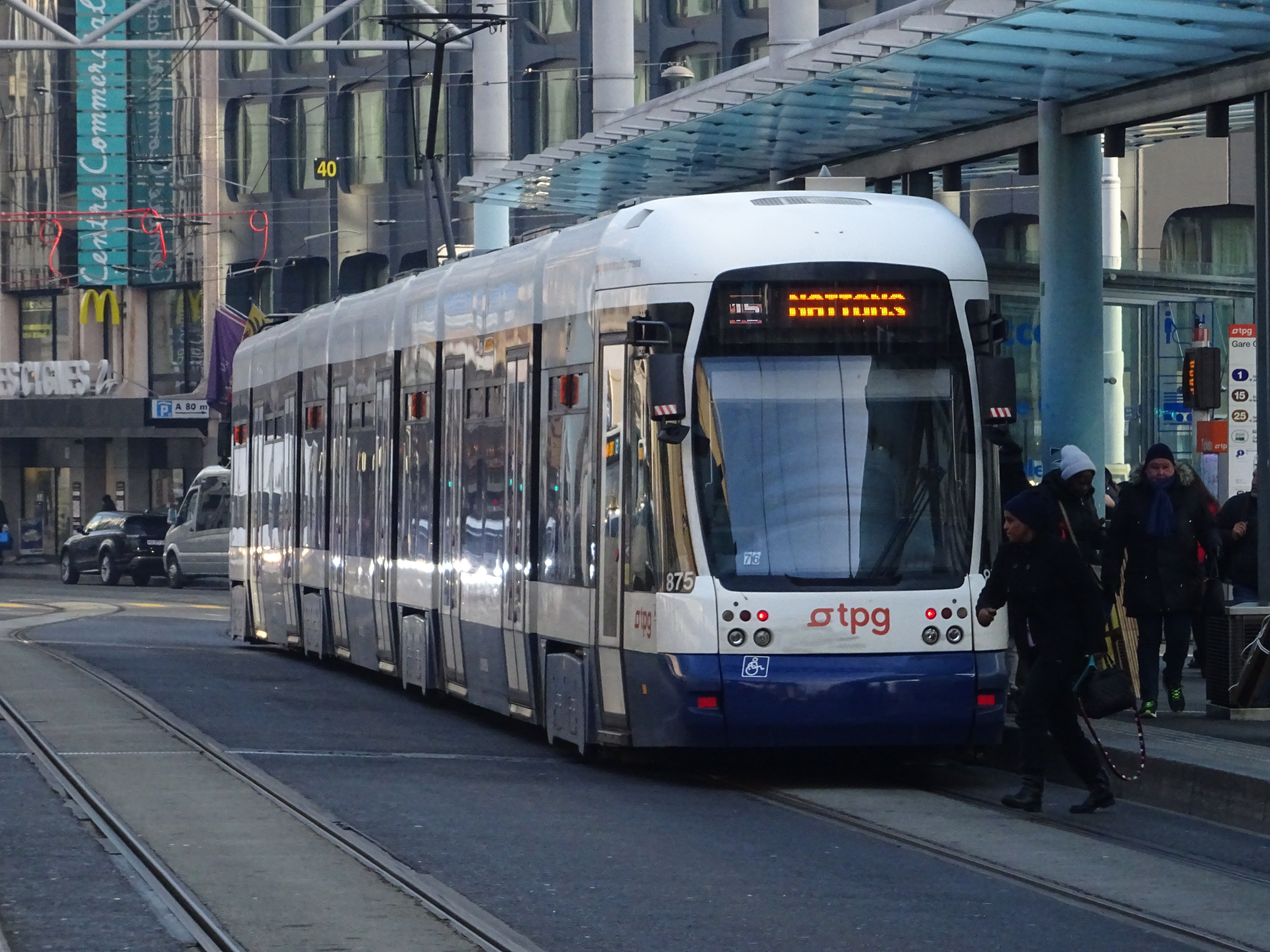 Tram des Nations : Genève fait la guerre aux véhicules motorisés privés