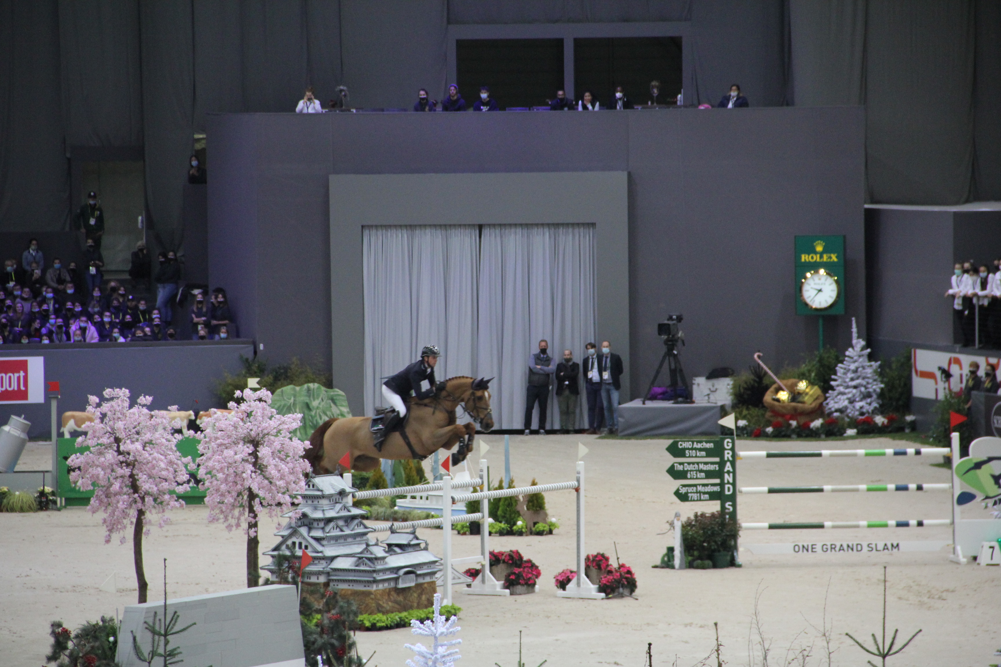 Ben Maher et Explosion W, les champions olympiques 2021, s’emparent du mythique Top 10 au CHI de Genève