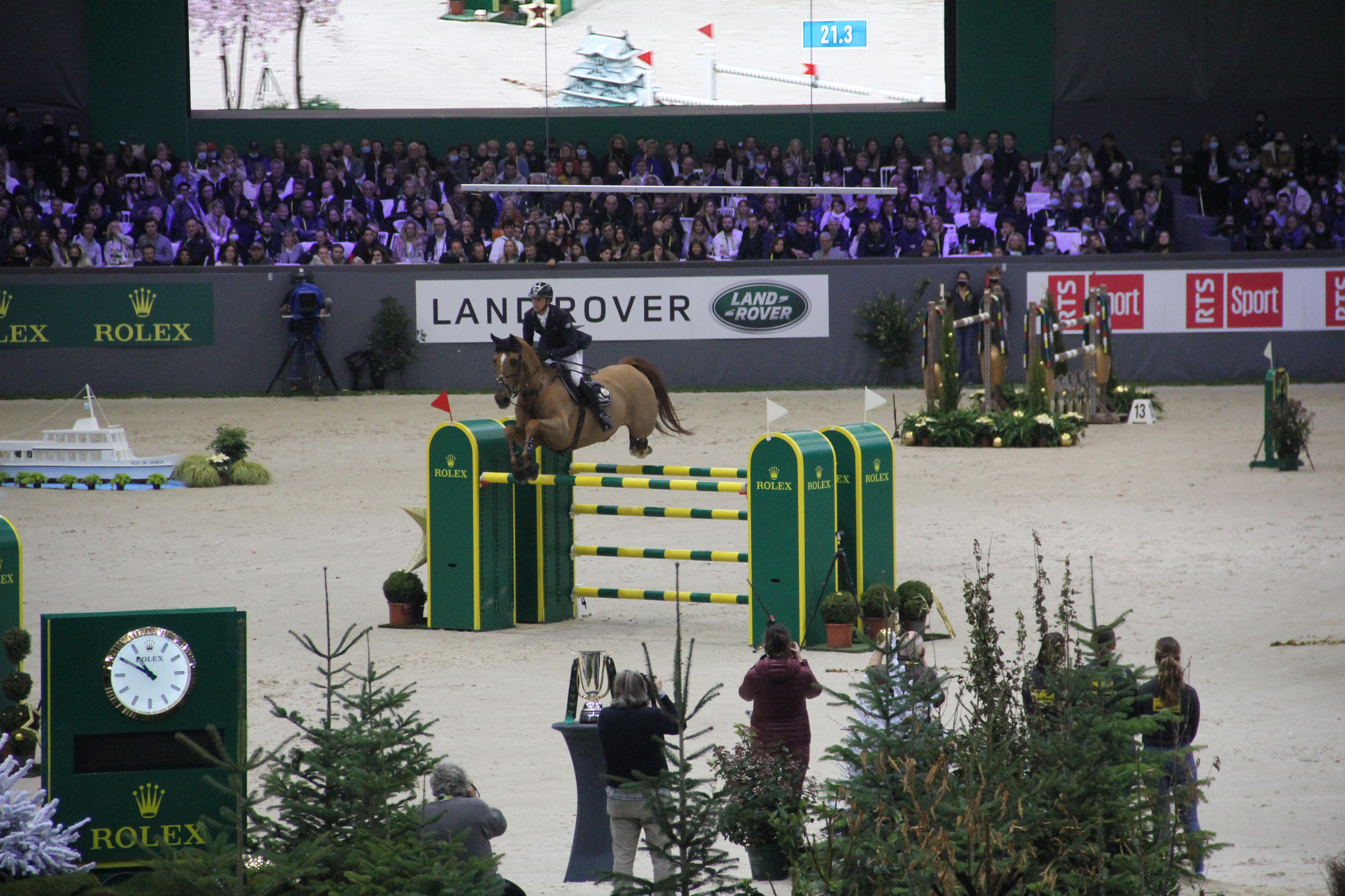 Ben Maher et Explosion W, les champions olympiques 2021, s’emparent du mythique Top 10 au CHI de Genève